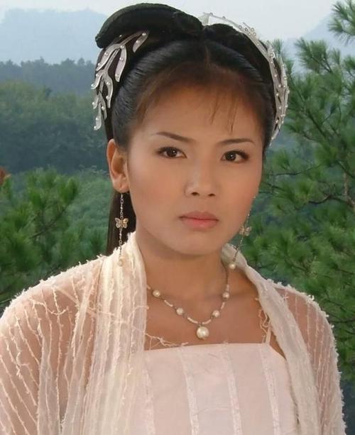 熟悉的两位女演员刘涛陈紫函,最感到脸生的就是许仙扮演者潘粤明了