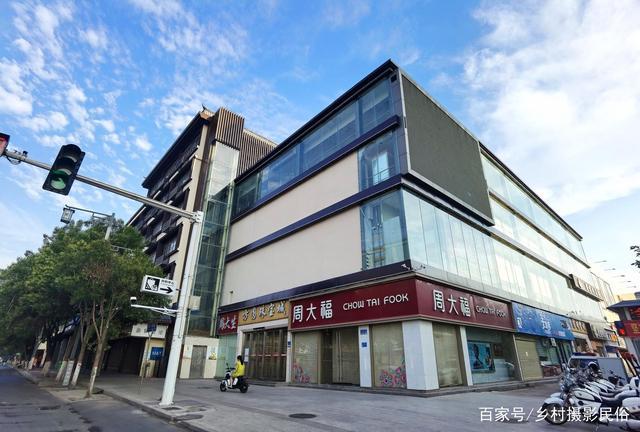 老子故里鹿邑商业街,万顺达广场.摄影:孙广合