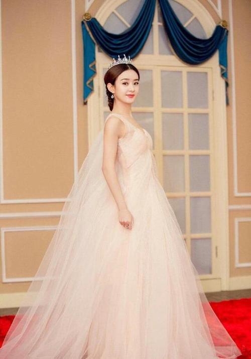 同一个品牌的裙子 怎么赵丽颖和王子文穿起来就是两个