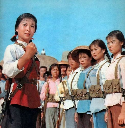 孟良崮战役部队五桥渡河,32名妇女用身体架人桥,其中还有孕妇