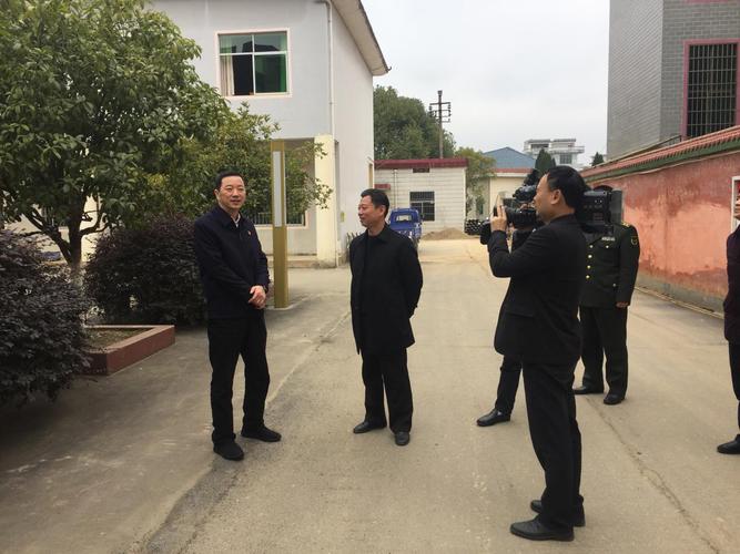 永新县委书记肖兵慰问永新润泉一线干部职工