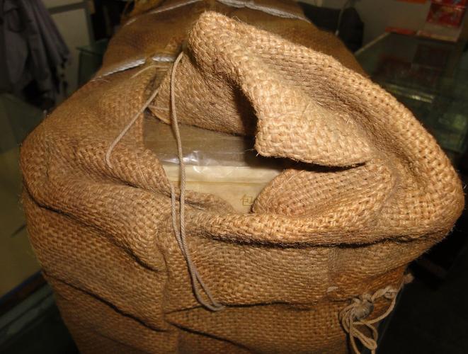 儿媳嫌弃农村婆婆穷酸孙子满月她送一麻袋打开后儿媳泪如雨下