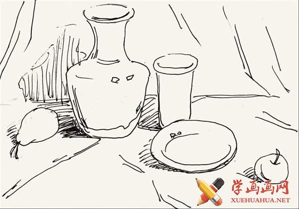 运用好物体的前后遮挡关系,如下图所示:   画静物时,通常选择一个主体