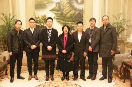 浙江省侨联主席走访两家侨企为企业发展支招