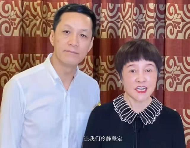 她嫁给了小8岁的冯远征,几十年不生孩子,如今后悔了吗?