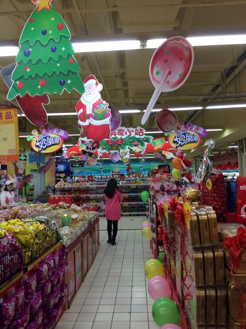 超市里的节日气氛