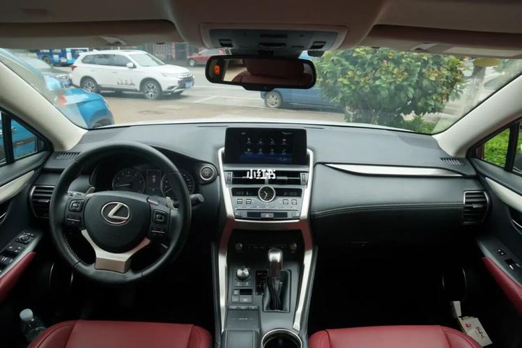 雷克萨斯nx200,超级适合女生开的车!