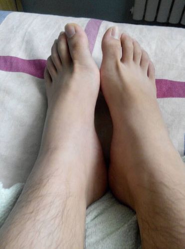 大家说说我的脚丫子好看么 是不是都会臭啊