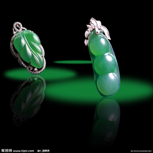 翡翠吊坠.从容入世不易,清淡出尘更难.