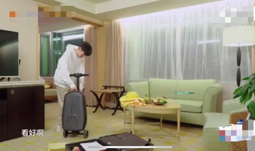 王俊凯家里出现王源的滑板车?另外一些家具也十分高档,太奢侈了