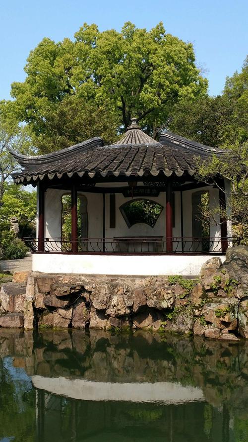 《拙政园的春,夏,秋,冬四季变化的灿烂美景.