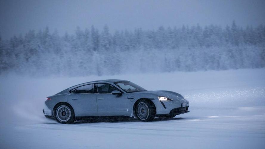 新款跑车保时捷tayacan4霸气写真 标签推荐      本站所有桌面壁纸