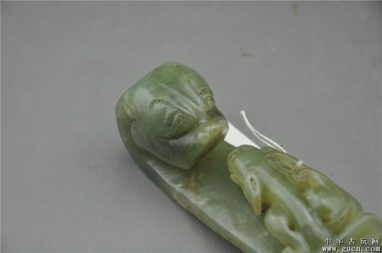 苍龙教子玉带钩