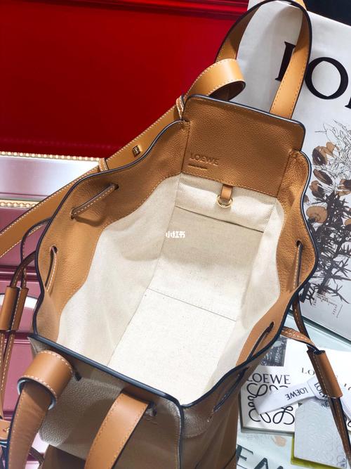 loewe hammock bag罗意威吊床包_罗意威怎么样_吊床_化妆包_loewe