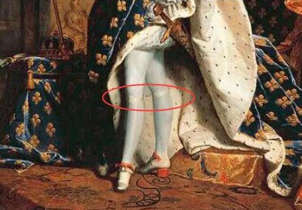 当时的贵族男性衣饰华美,装扮十分考究.