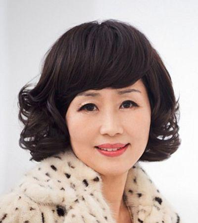 中年人大脸梳长头发还是短头发好 长脸适合短头发图片