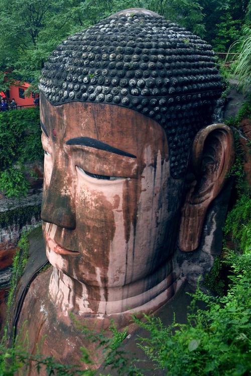 未知恐惧见到乐山大佛难以呼吸