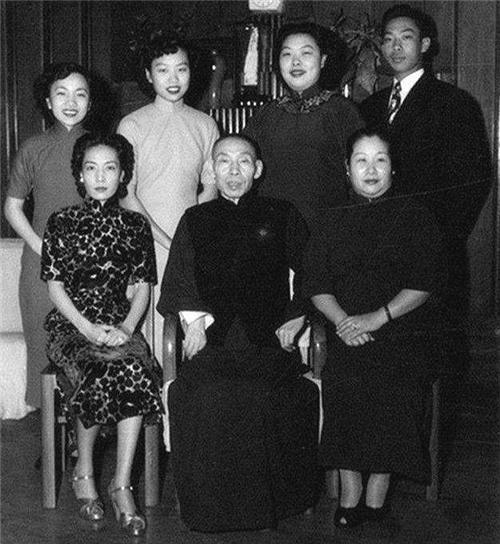 上海滩青帮头子杜月笙,他的两个女儿嫁给了谁?结局令人意外