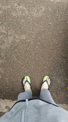 我14男,赤脚人字拖出去走一圈贼爽