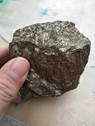 分享到: 纯黄铁矿石原石标本一块,纯度特别高,重量十足,颜色金黄