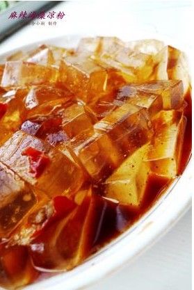 麻辣海藻凉粉是家常菜类食品.