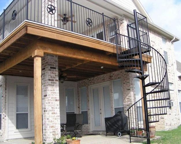 现代简约风格别墅室外旋转楼梯装修图片