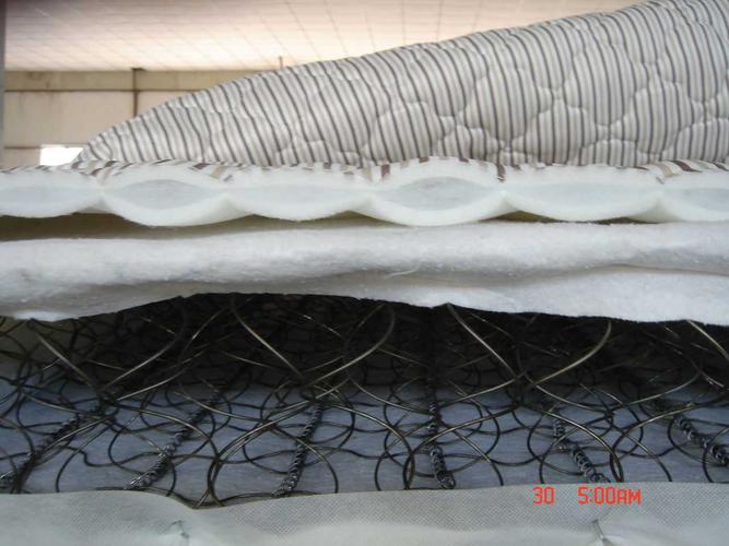 酒店要考虑的床垫的成本来购置,而床垫的成本3大头就是弹簧,内材,面料