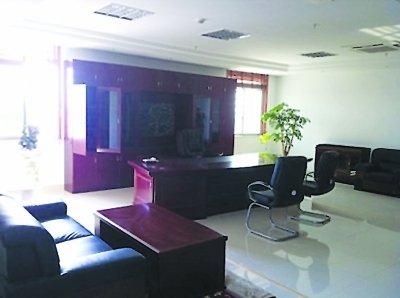 江苏一乡镇租豪华办公楼 被曝光后减6成(图)