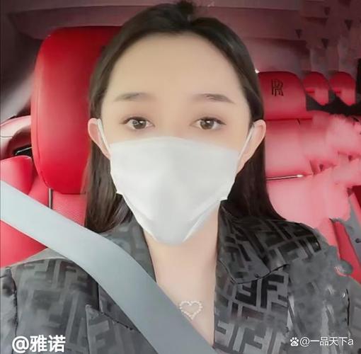 的人当然很多,但是,最主要的人只有一个,那就是网络上的神秘大姐雅诺