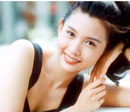 那时候的邱淑贞也是美貌性感并存风情无限.