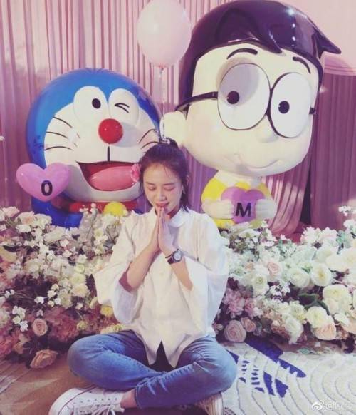 马思纯30岁生日被感动哭甜喊欧豪哆啦a梦你很神奇