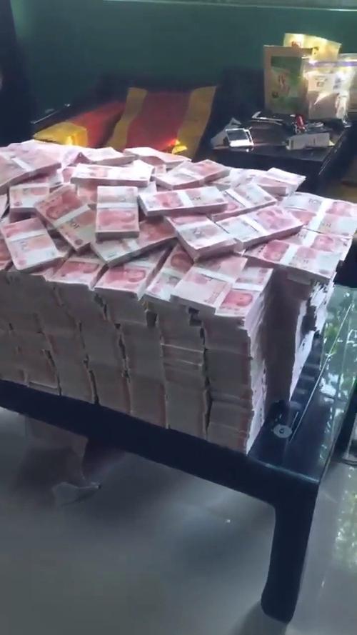 面对这一堆钱你能经受得住考验吗