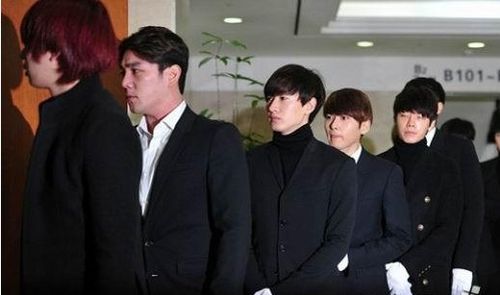 利特送别家人哭成泪人 sj成员一同抬棺(组图)【4】