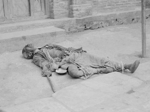 民初影像:遍地乞丐,路有冻死骨