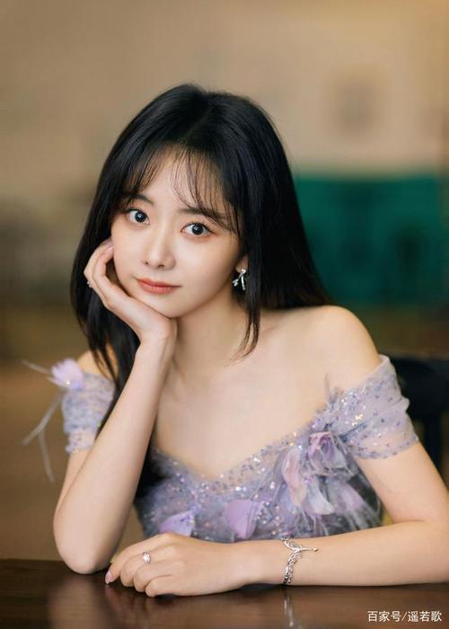 长发的谭松韵别有一番风味,温柔可人,有女人味