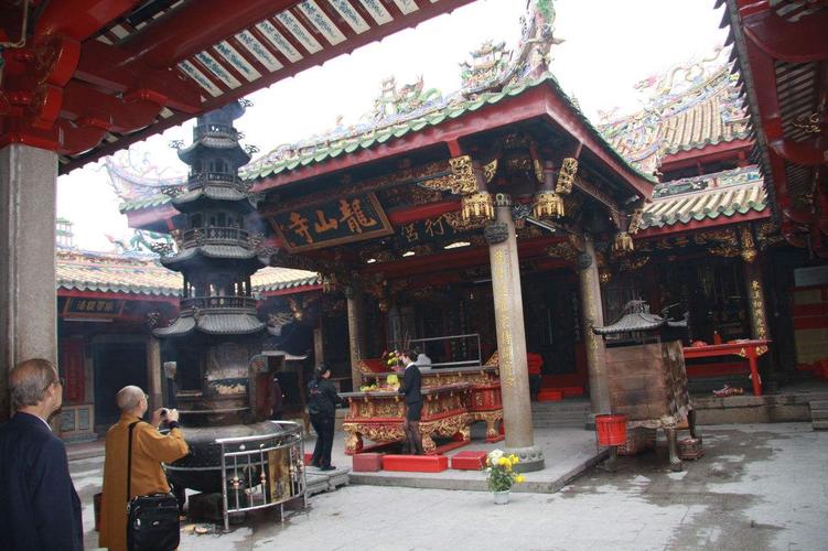 这座寺庙在福建的晋江市安海镇,它始建于隋代时期,距今也有千年历史