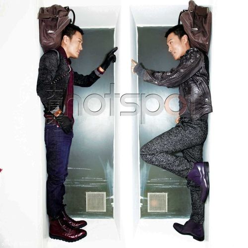 于小伟出生于音乐世家,学习过音乐,美术,雕塑,也做过 a target="