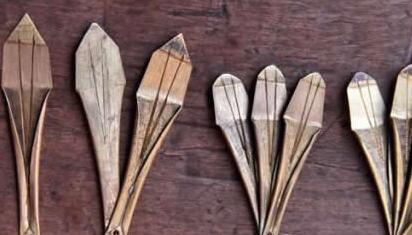 各个民族的乐器     鄂温克族:鹿哨           中国北方游猎民族使用