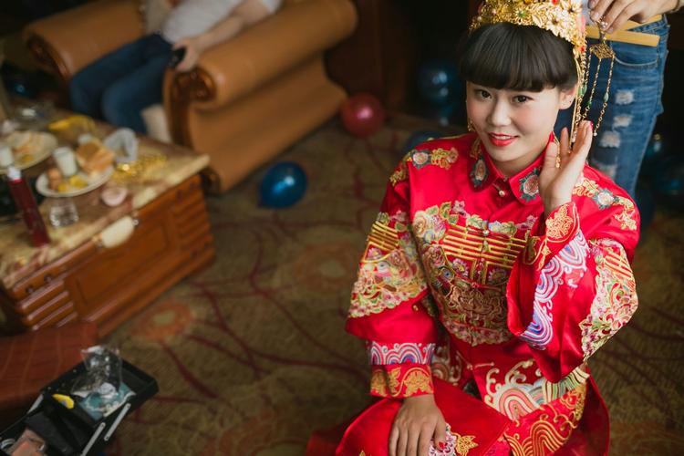 漂亮的姑娘嫁人了