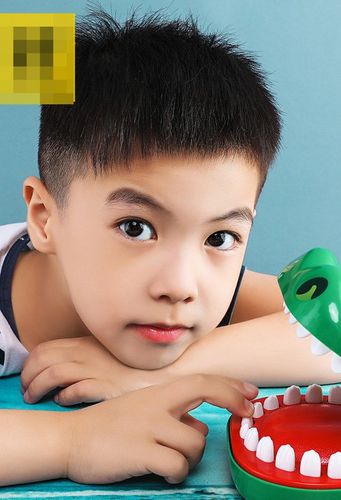 首页 流行发型 儿童发型 长脸男童适合剃什么发型 呆萌可爱的小男孩