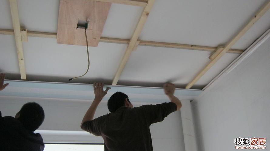 图:塑钢吊顶之龙骨和塑钢板的安装