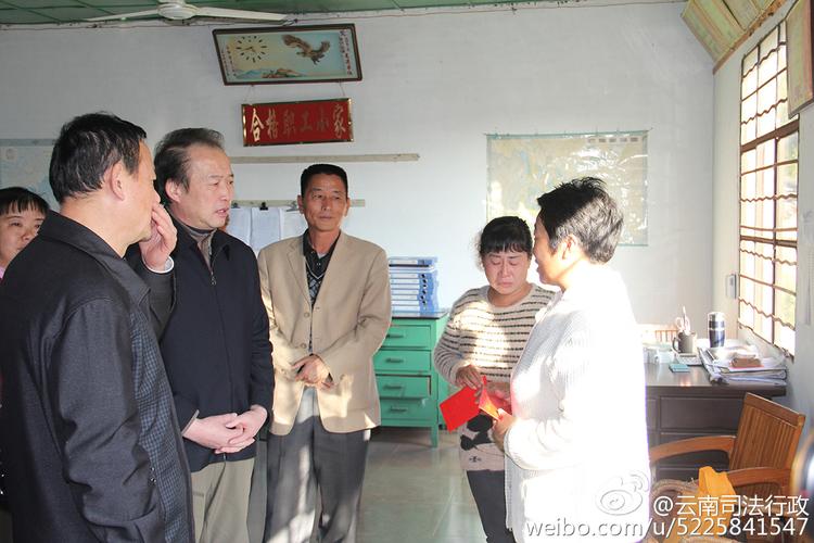 云南省监狱局领导到西双版纳监狱走访慰问困难职工