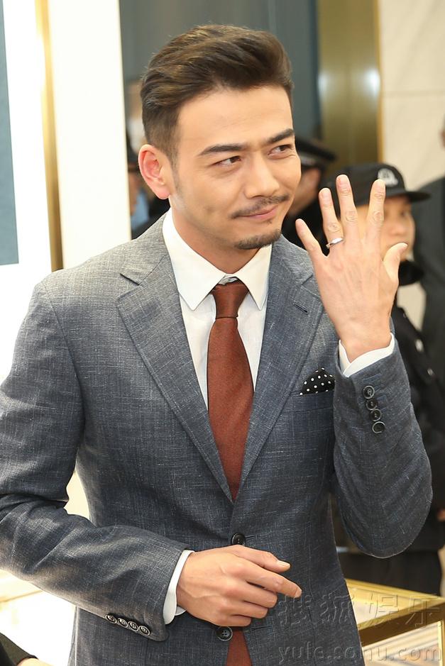 "小包总"杨烁南京撩粉 抛n 1个媚眼迷倒全场