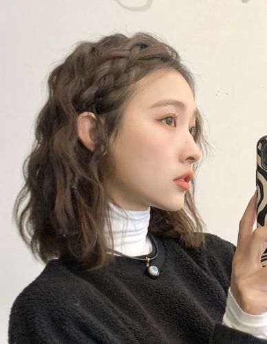 甜美俏皮蛋卷头短发女生不能错过的烫发