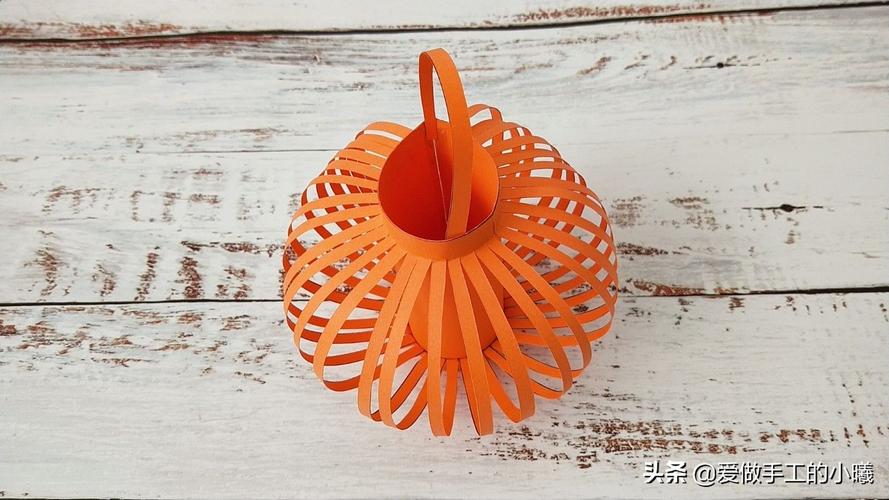 纸灯笼的做法制作纸灯笼最简单的过程