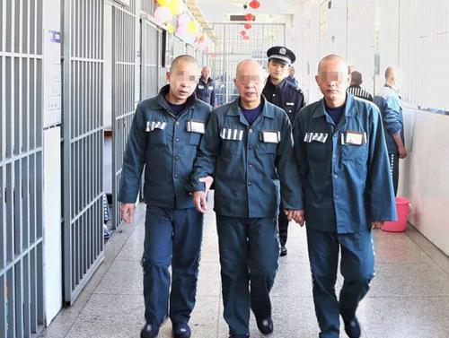 被判无期徒刑的犯人老了,监狱会给他们养老送终吗?看完涨知识了