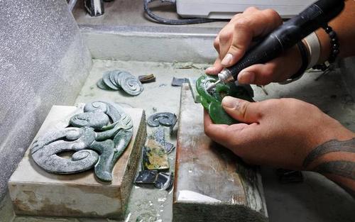 简单几步,玉器抛光的相关知识,精品玉器就成了.