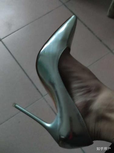 男生穿高跟鞋是一种怎样的体验?