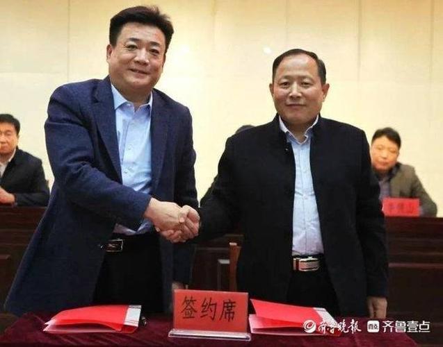随后,刘庆升与张东共同签署了《医疗服务委托书》,周鹏飞与朱延华共同