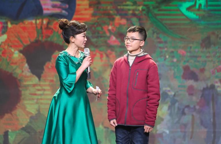 图为"新时代好少年"周洲接受采访.
